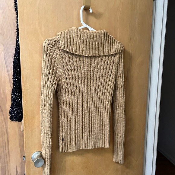 Abercrombie & Fitch tan sweater with toggle clasp M - Picture 8 of 8